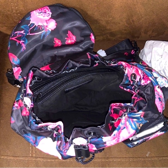STEVE MADDEN BILLY BLACK FLORAL 2-FOR-1 BACKPACK & BELT BAG - Picture 10 of 11